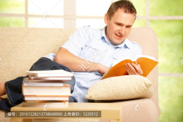 家中人讀書(shū)