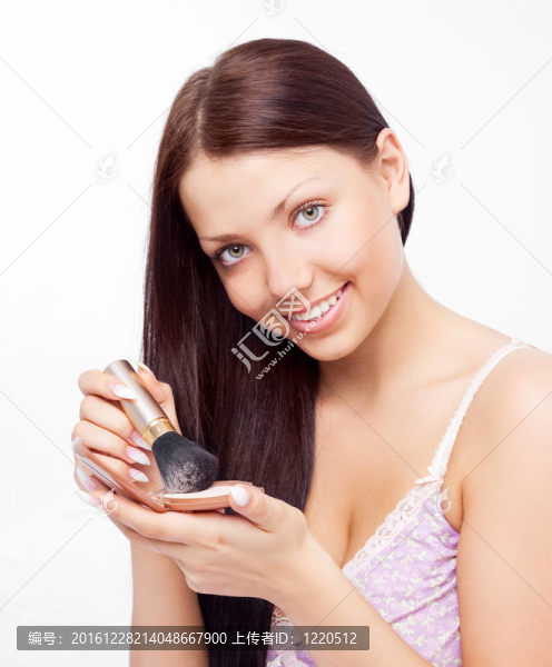 女性施粉