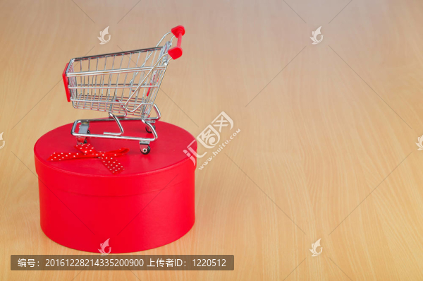 帶購(gòu)物車的圣誕購(gòu)物概念