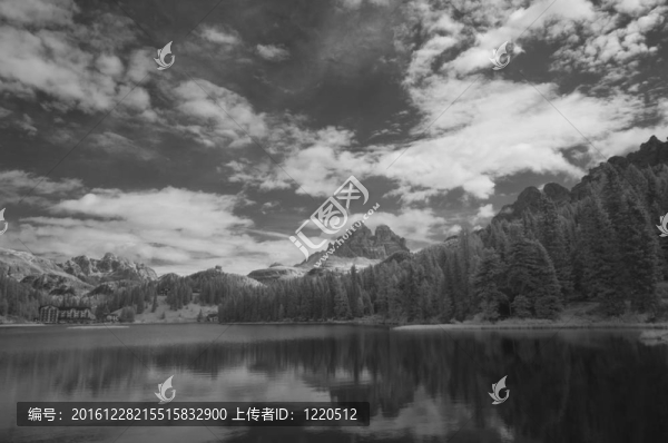 Dolomites紅外景觀；意大利