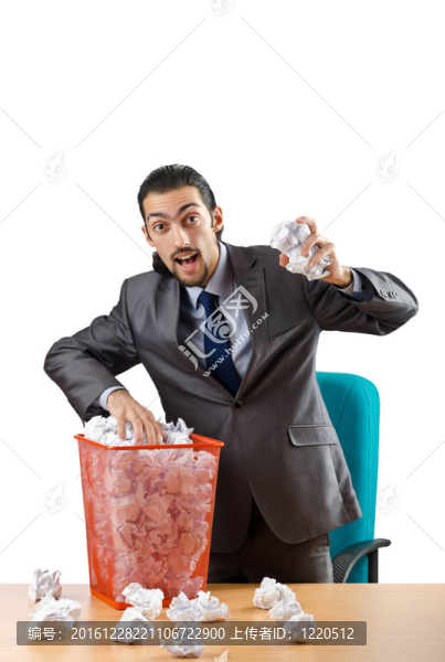 滿是廢紙的人