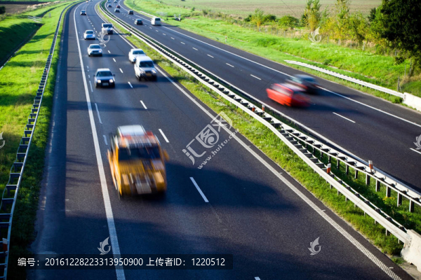 在路上；運(yùn)動(dòng)模糊