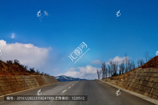 在中國云南省的山峰高速公路