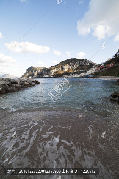 卡普里島。