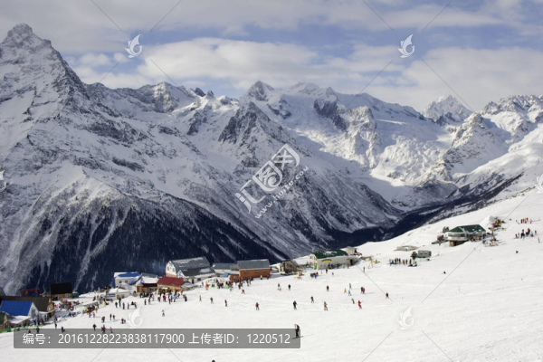 高山；冬季；晴天