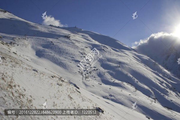 高山；冬季；晴天