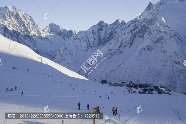 高山；冬季；晴天