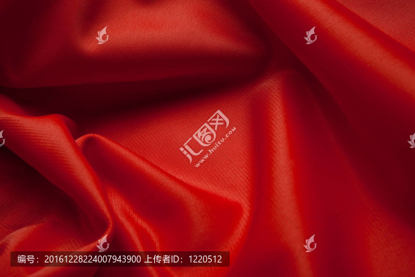 帶褶皺的紅色絲綢