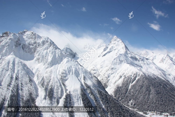 高山；冬季；晴天