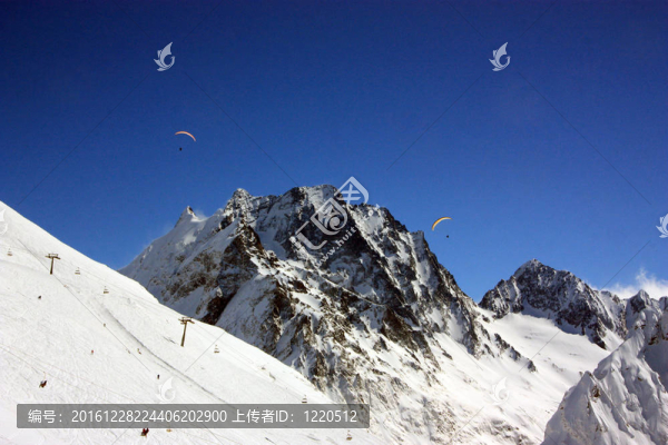 高山；冬季；晴天