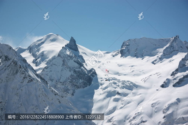 高山；冬季；晴天