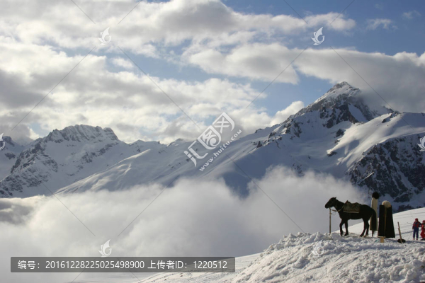 高山；冬季；晴天