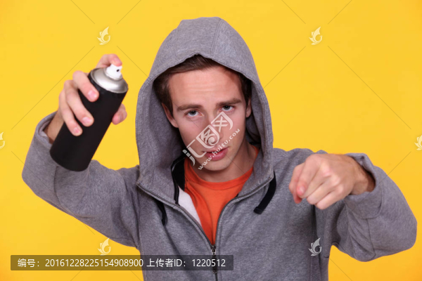 蒙面青年漆