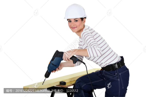 女人鉆木