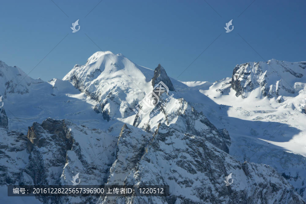 高山；冬季；晴天