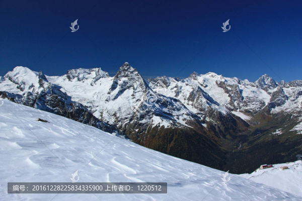 高山；冬季；晴天