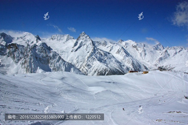 高山；冬季；晴天