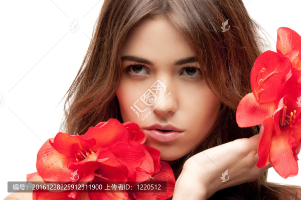 可愛的女人與紅花