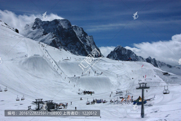 高山；冬季；晴天