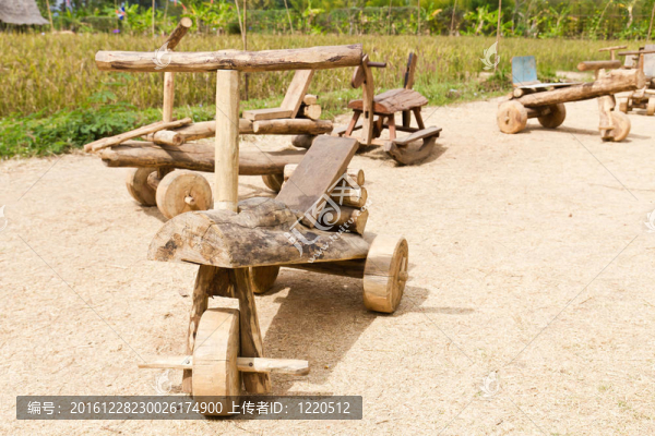手工制作的玩具車