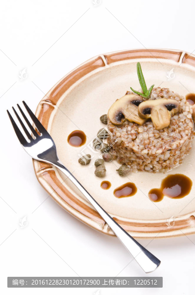 堅果冰激凌和蘑菇蕎麥