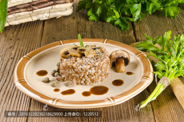 堅(jiān)果冰激凌和蘑菇蕎麥