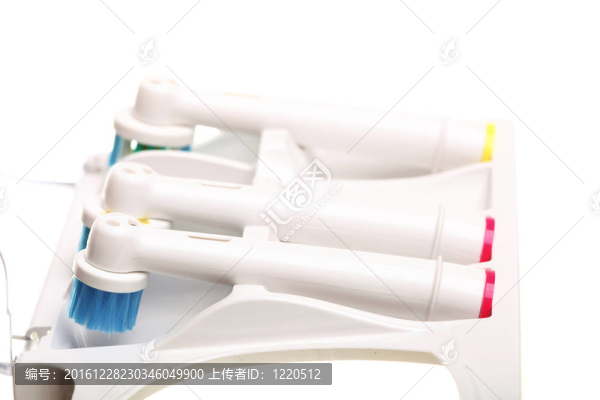 白色牙刷