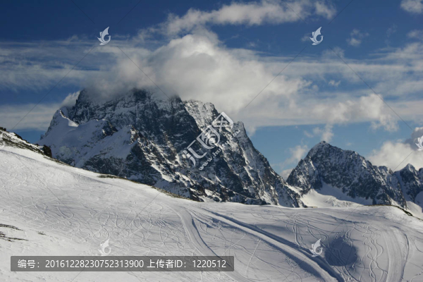高山；冬季；晴天