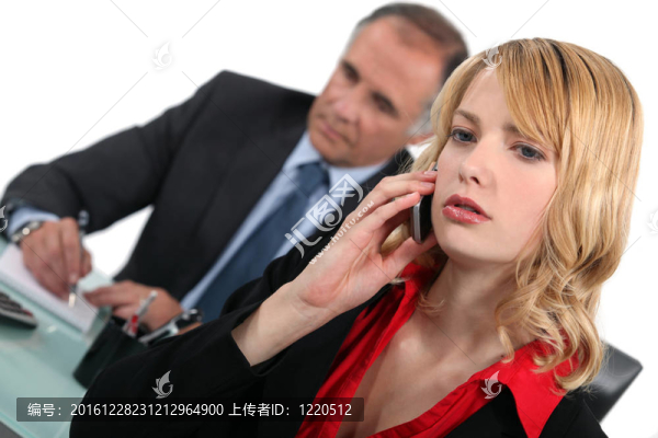老板和年輕女性員工