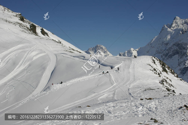 高山；冬季；晴天