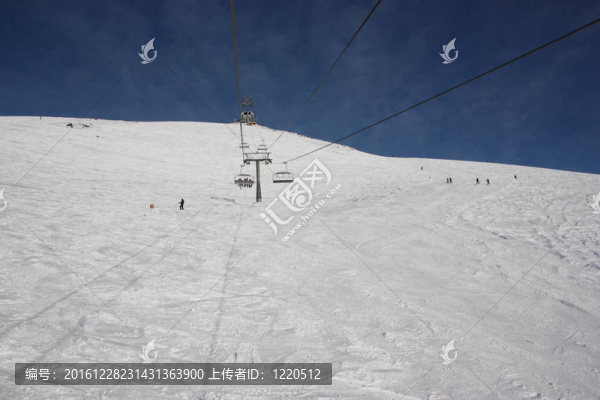 高山；冬季；晴天