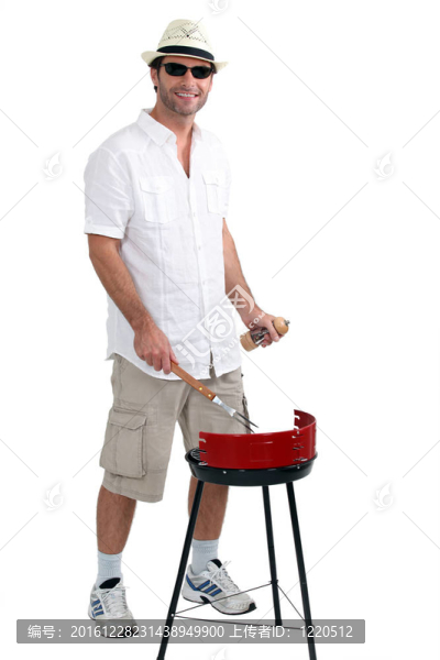 男子與燒烤