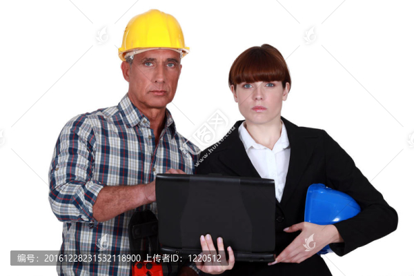 建筑師和工程師與筆記本電腦