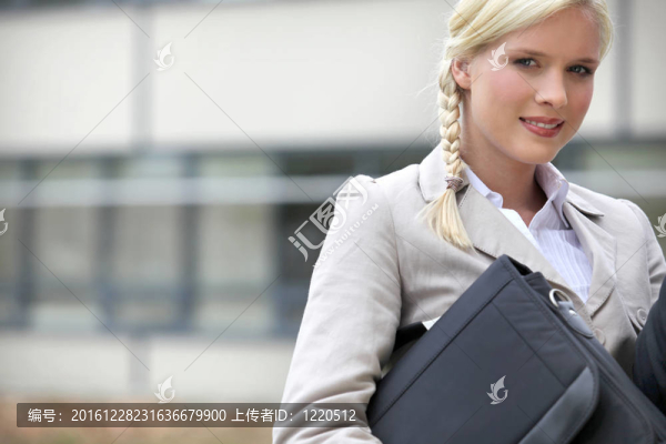 年輕的金發(fā)女商人