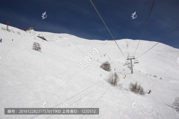 高山；冬季；晴天