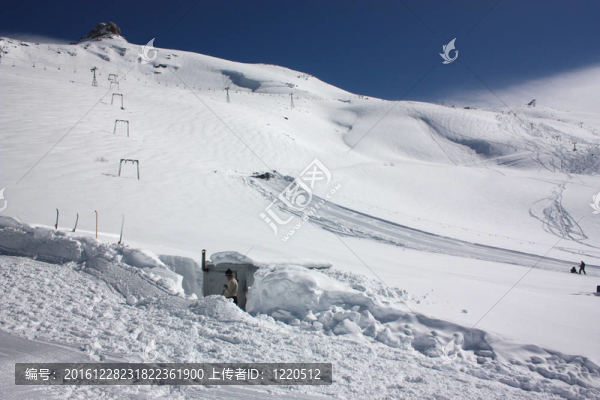 高山；冬季；晴天