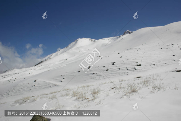 高山；冬季；晴天