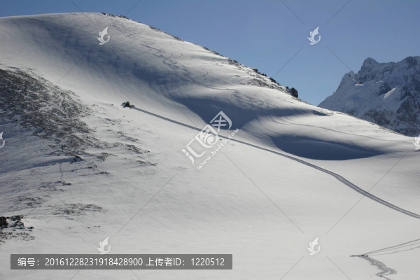 高山；冬季；晴天
