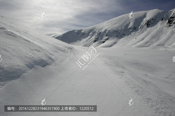 高山；冬季；晴天