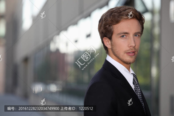 英俊的年輕商人