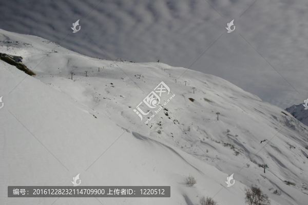 高山；冬季；晴天