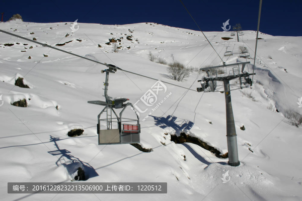 高山；冬季；晴天