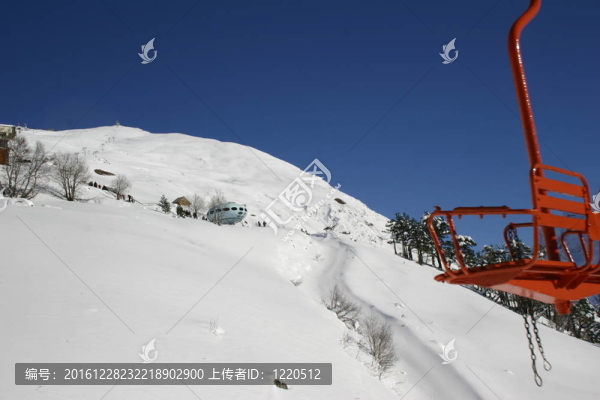 高山；冬季；晴天