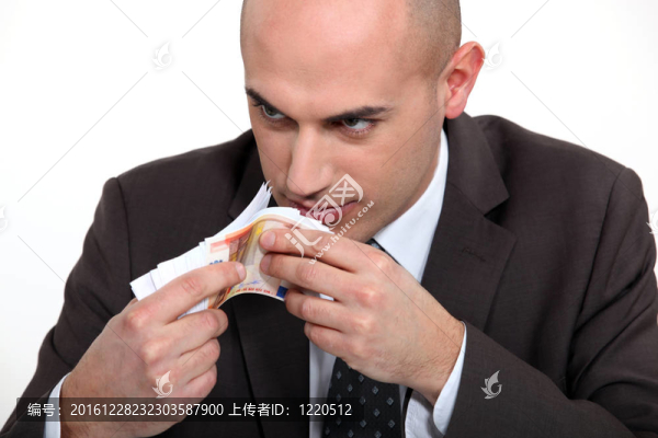 壞男人聞錢