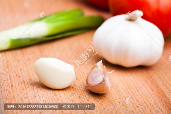 大蒜對(duì)硬質(zhì)纖維板