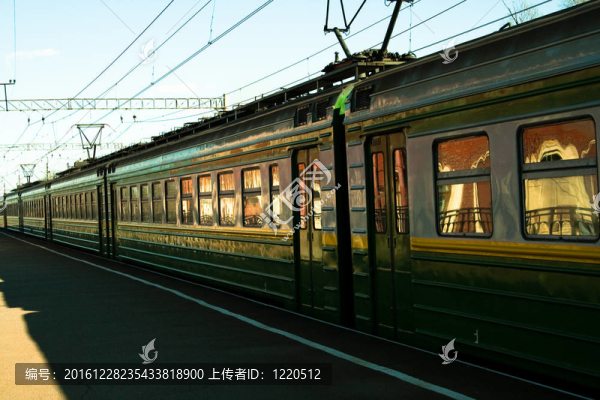 電動火車停下來