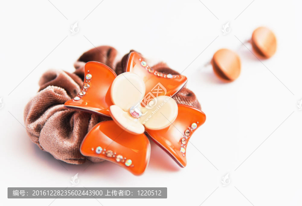 發(fā)帶和耳環(huán)（服裝首飾）