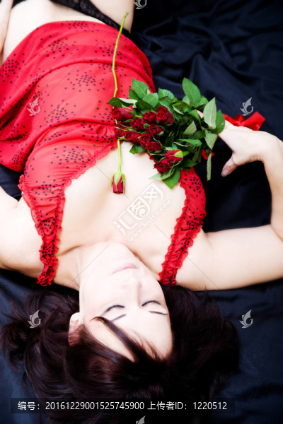 女人和玫瑰