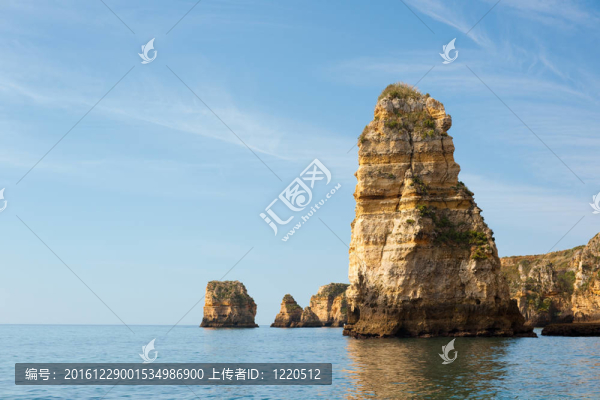 拉各斯在大西洋的海洋中沐浴的巖石；在美國的首都，在美國的首都，在美國的首都，在加拿大