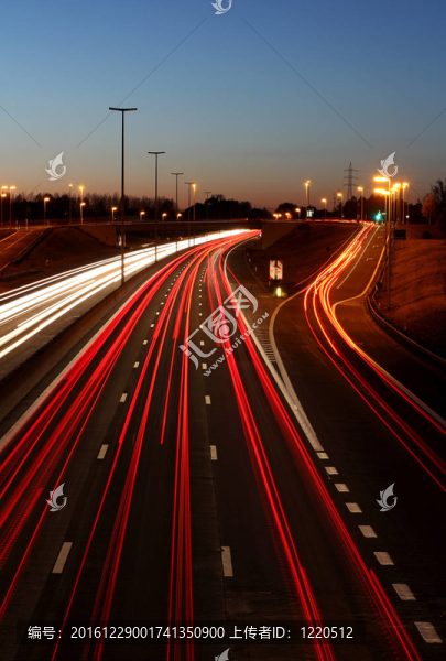 晚上公路